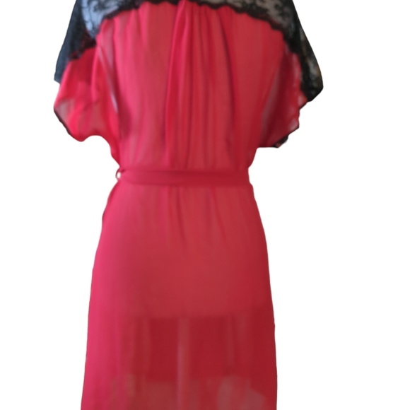 Zanzibar' WRAP IN RED Fine floral lace insets atop the shoulders size small - Picture 3 of 5